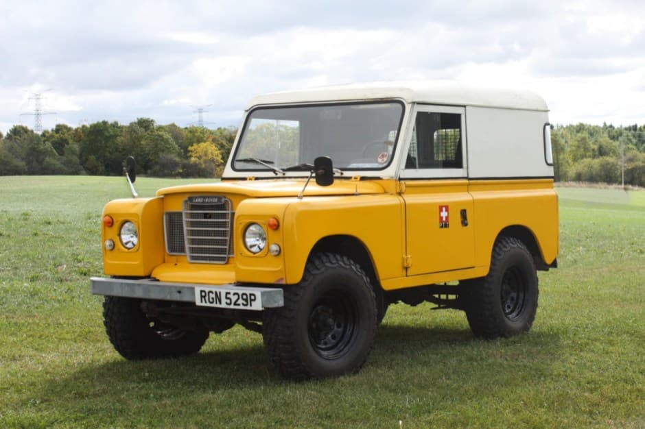 1975 Land Rover Series 88 sold for $11,578