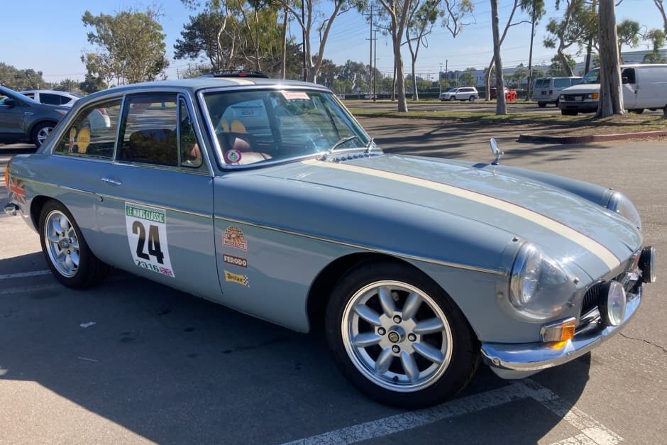 1972 MG MGB sold for $19,300