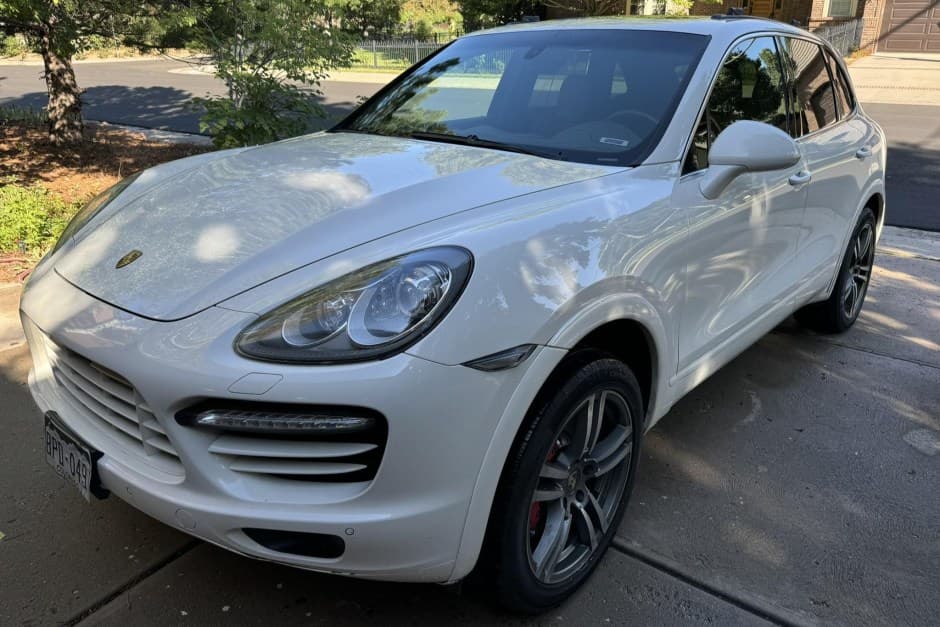 2012 Porsche 958 Cayenne (2011-2018) sold for $14,250