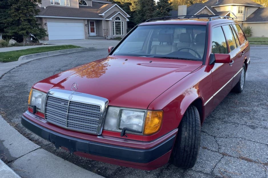 1992 Mercedes-Benz W124 E-Class sold for $5,290