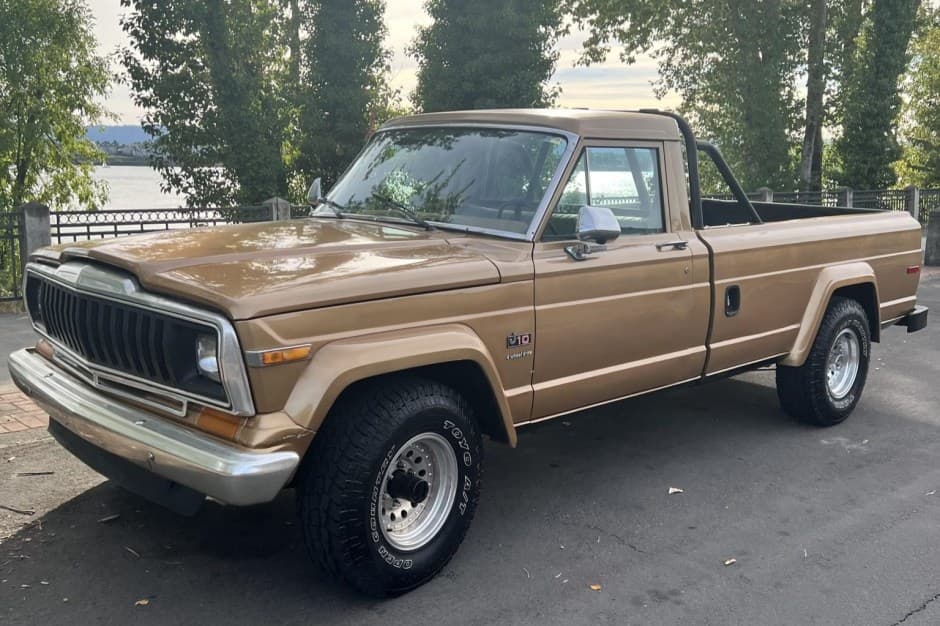 1985 Jeep Pickup sold for $7,000