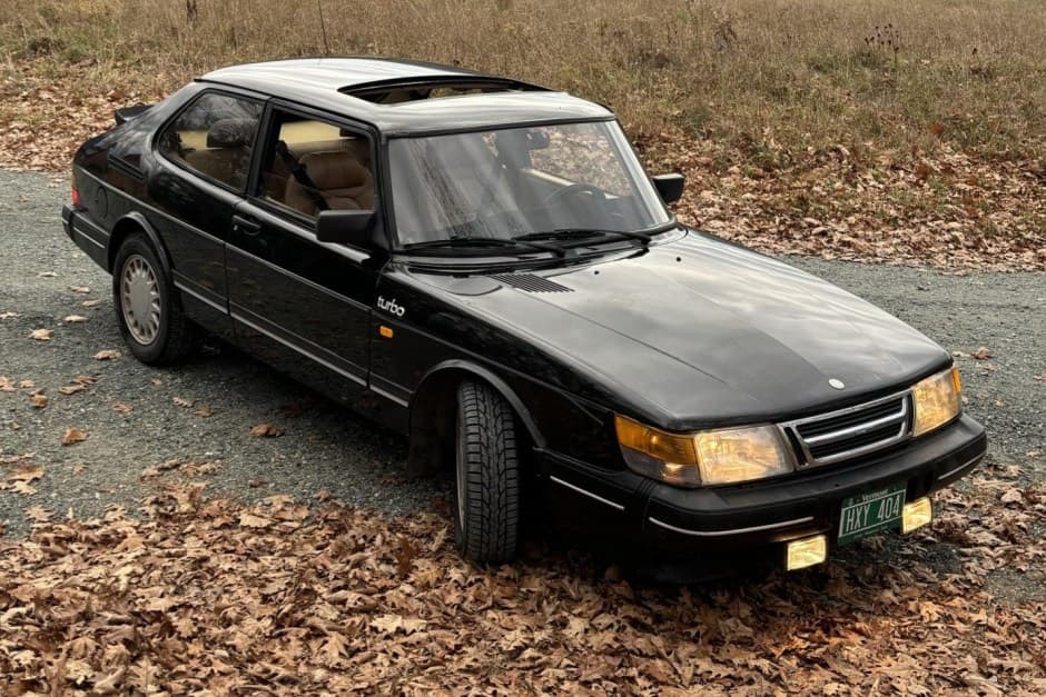 1988 Saab 900 sold for $6,300