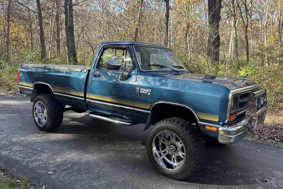 1989 Dodge Ram (1981-1993) sold for $10,250