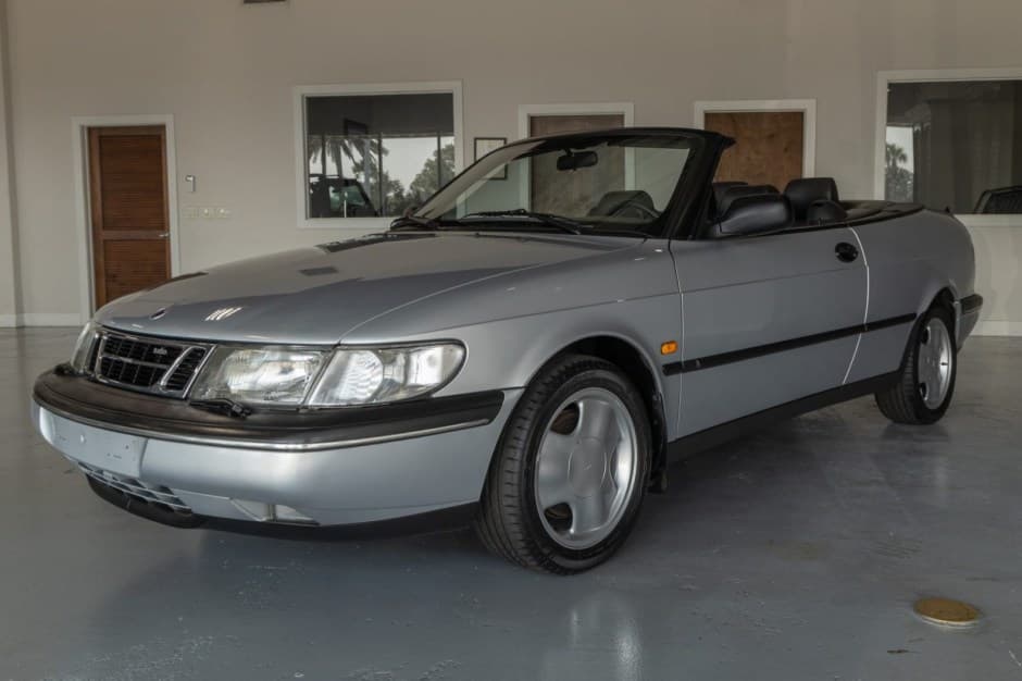 1995 Saab 900 sold for $10,095