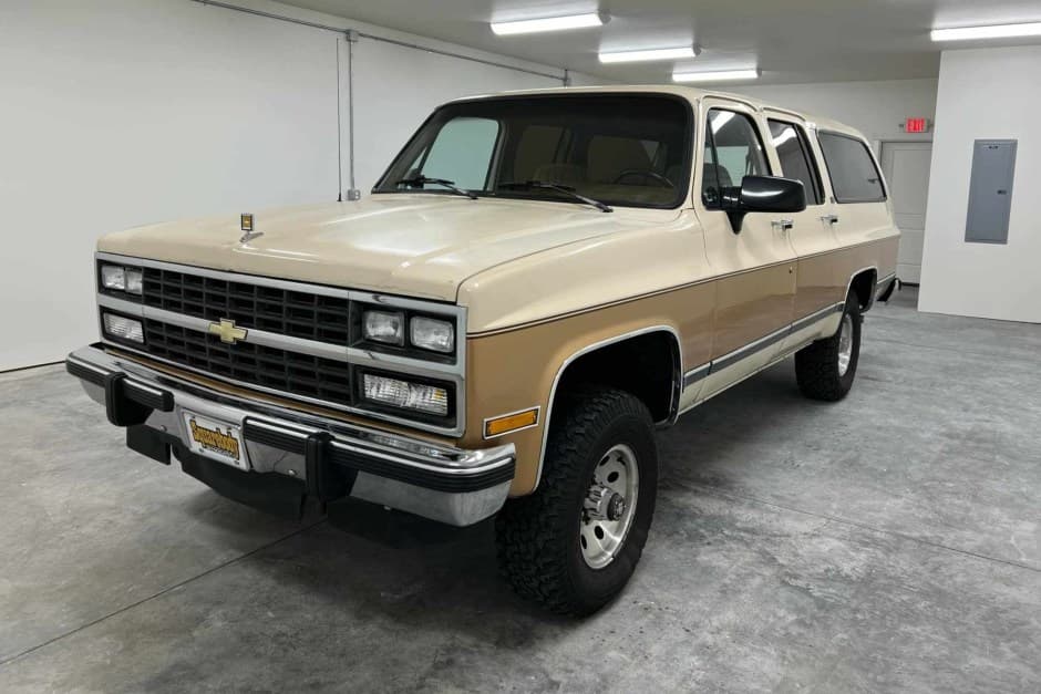 1991 Chevrolet Suburban (1973-1991) sold for $14,250
