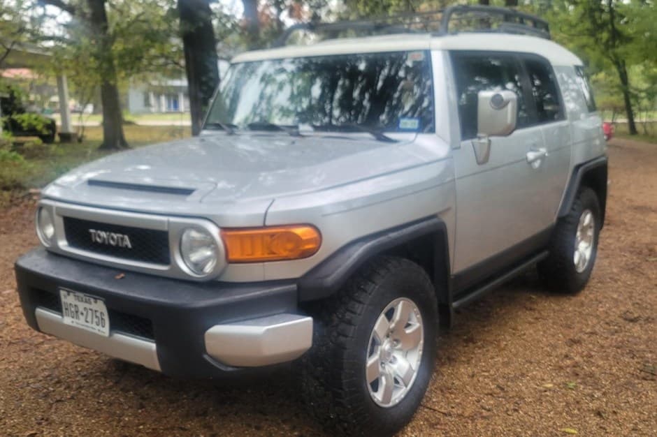 2007 Toyota FJ Cruiser sold for $11,300