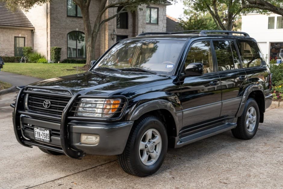 2000 Toyota Land Cruiser 100-Series sold for $16,900