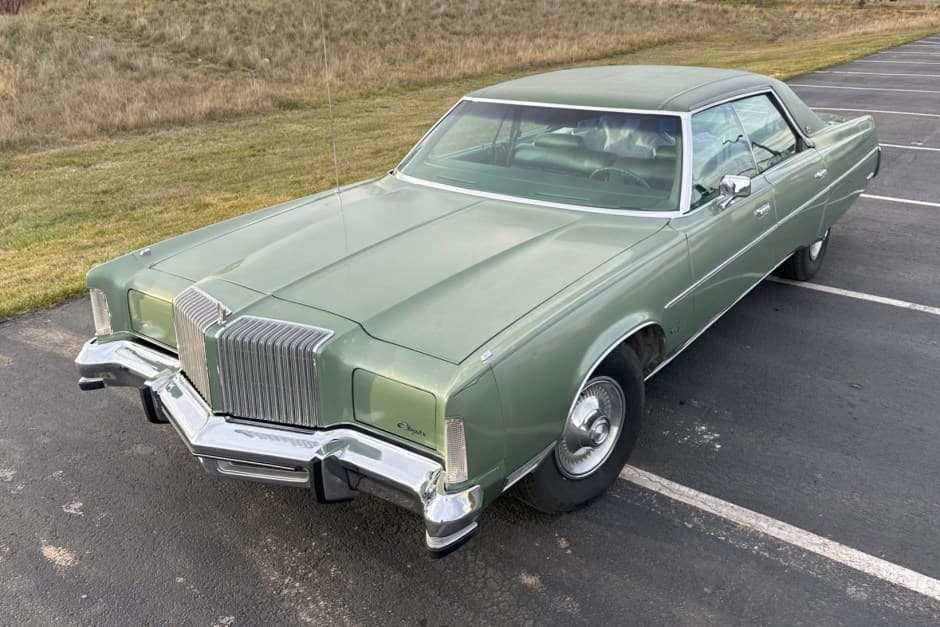 1977 Chrysler New Yorker sold for $6,377