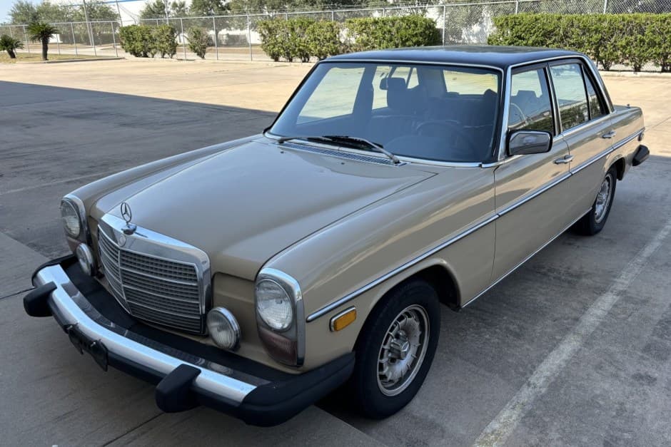1975 Mercedes-Benz W114 & W115 sold for $7,500