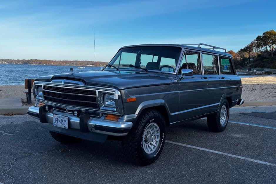 1990 Jeep SJ Grand Wagoneer sold for $20,000