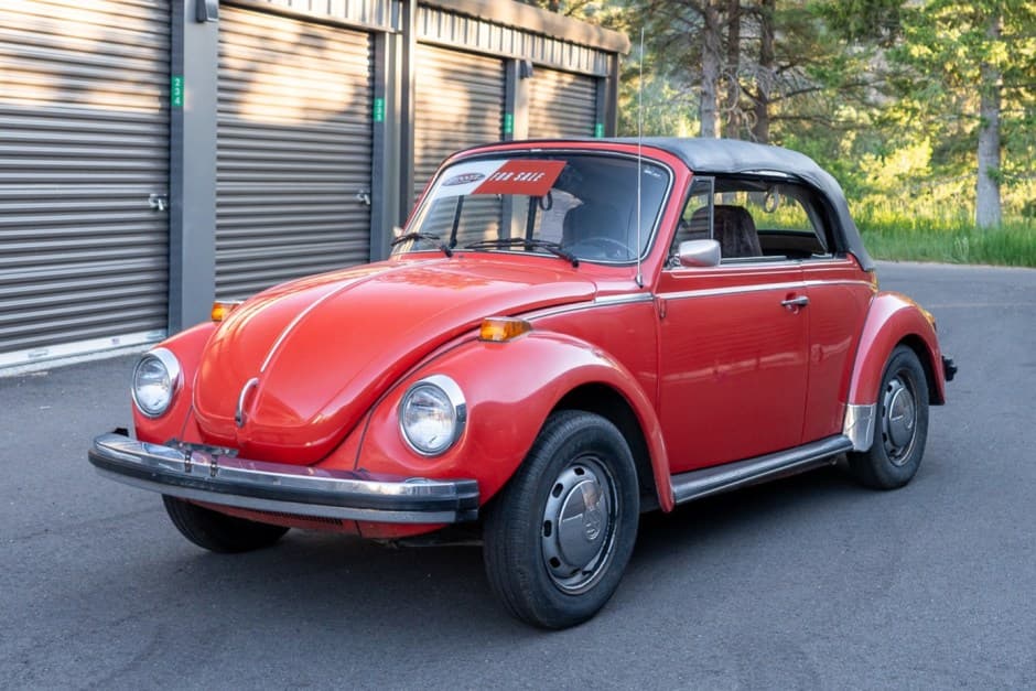 1976 Volkswagen Super Beetle sold for $9,100