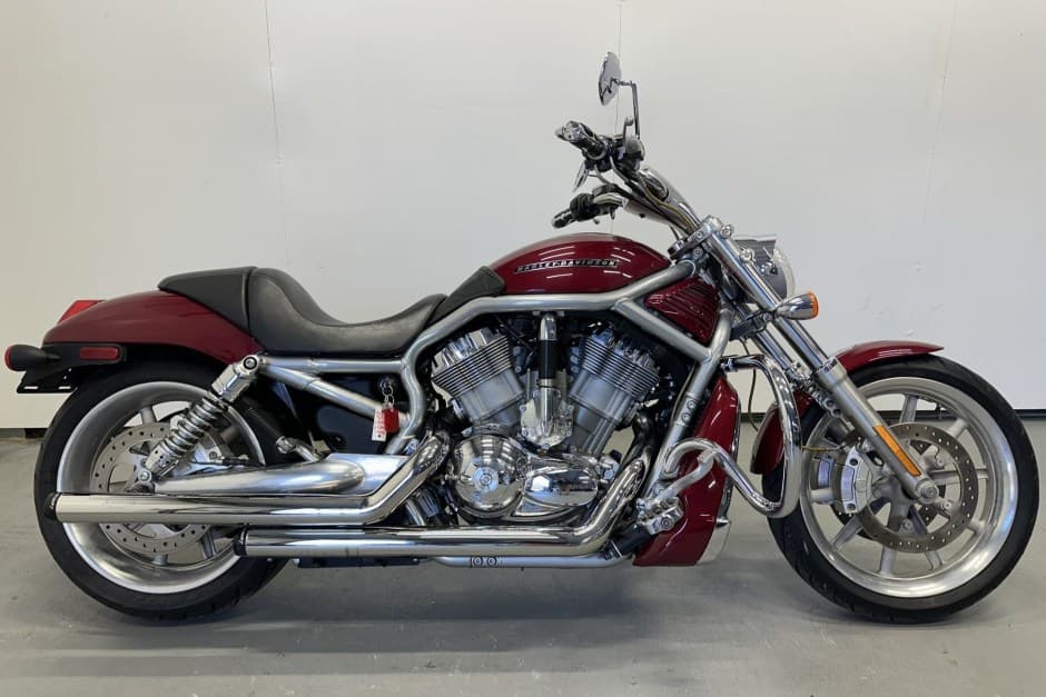 2006 Harley-Davidson V-Rod sold for $6,199