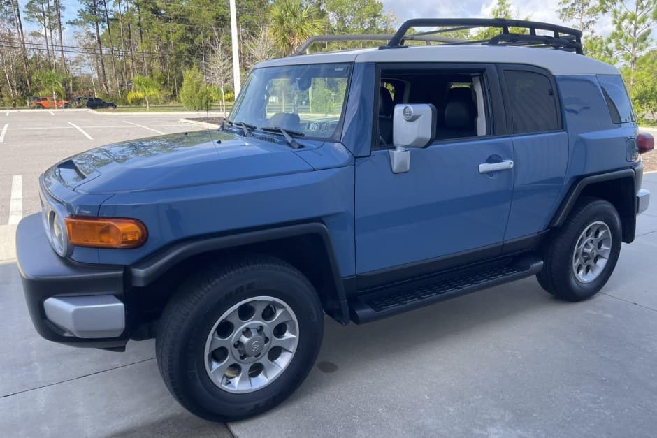 2012 Toyota FJ Cruiser sold for $29,000