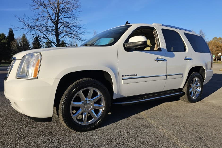 2009 GMC Yukon GMT900 sold for $18,705
