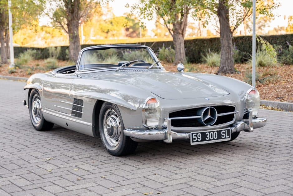1959 Mercedes-Benz 300SL Gullwing & Roadster sold for $1,355,000