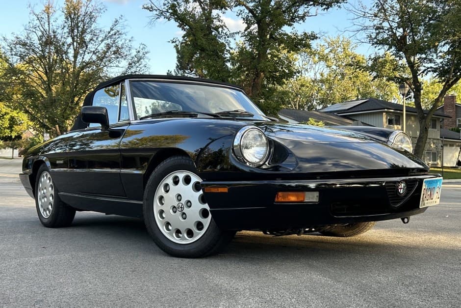 1991 Alfa Romeo 105/115 Spider Series 4 sold for $18,500