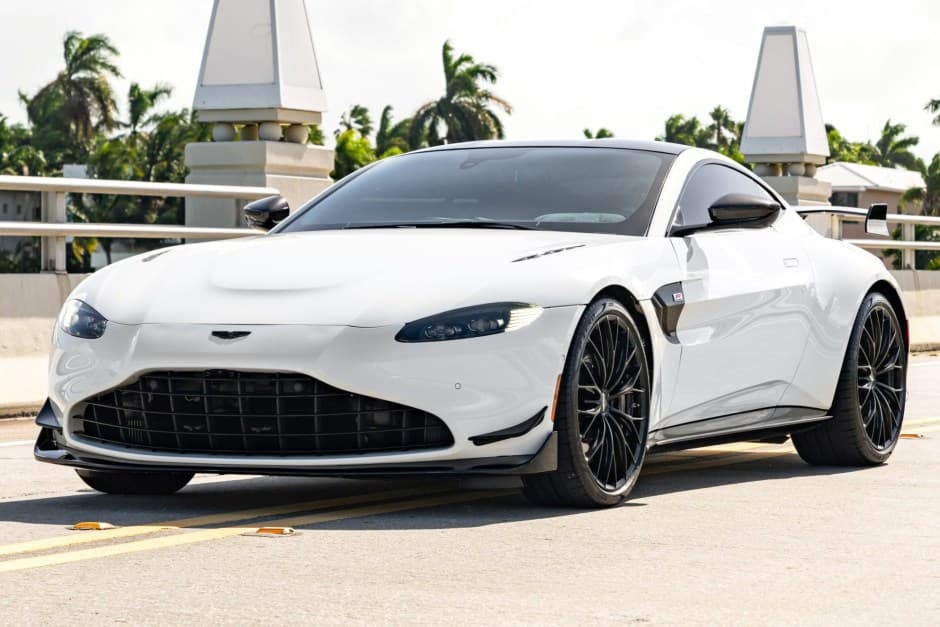 2022 Aston Martin V8 Vantage (2006+) sold for $118,000