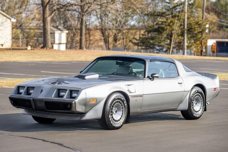 1979 Pontiac Firebird (1970-1981) sold for $20,500
