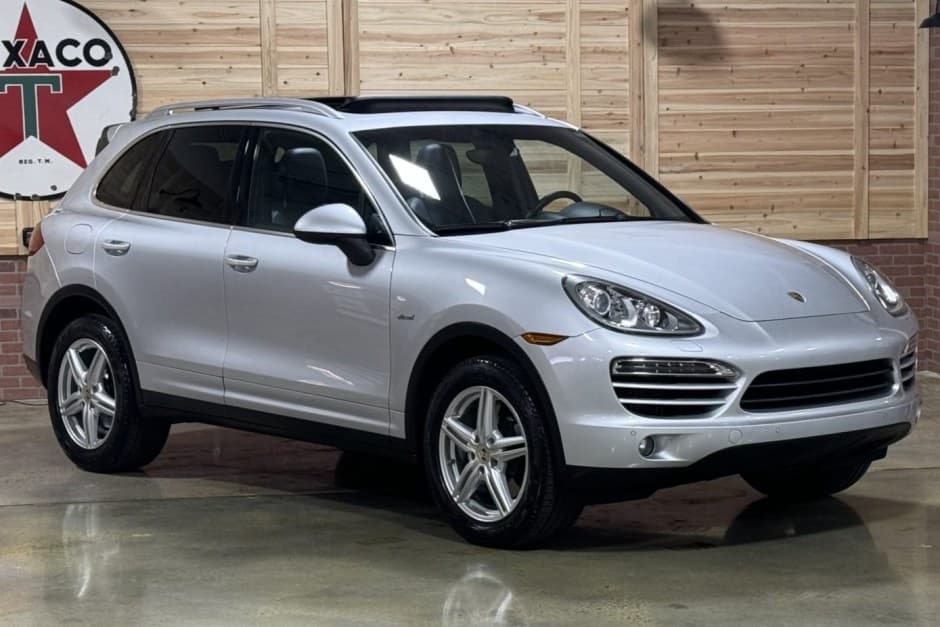 2013 Porsche 958 Cayenne (2011-2018) sold for $18,000