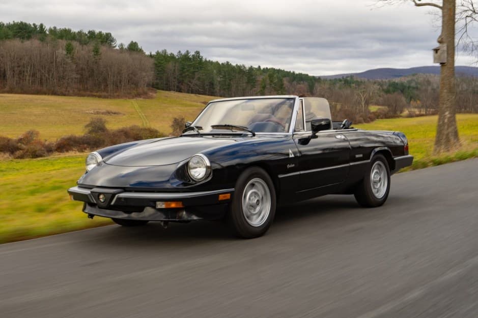 1989 Alfa Romeo 105/115 Spider Series 3 sold for $9,400