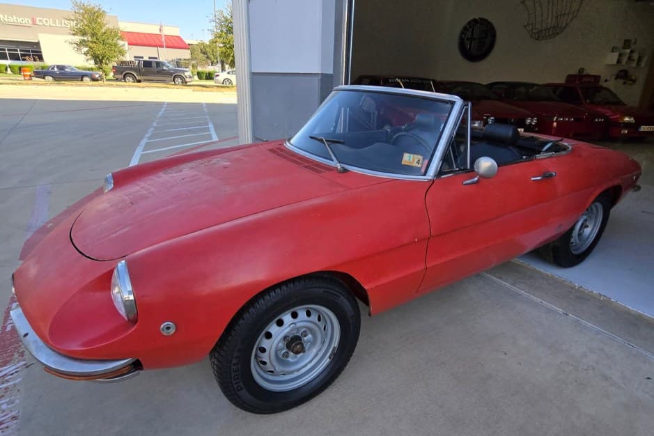 1969 Alfa Romeo 105/115 Spider Series 1 sold for $15,000