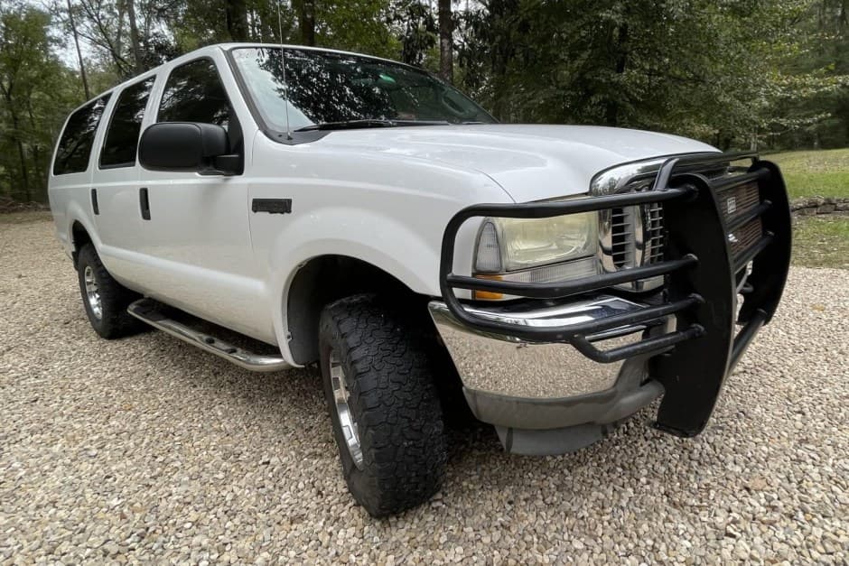 2004 Ford Excursion sold for $8,900