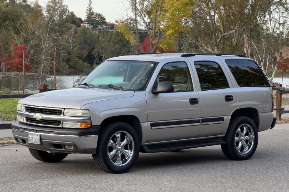 2004 Chevrolet Tahoe GMT800 sold for $10,250