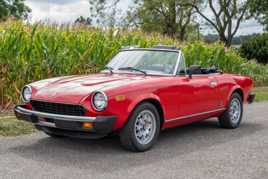 1982 Fiat 124 Spider (1966-1985) sold for $7,800