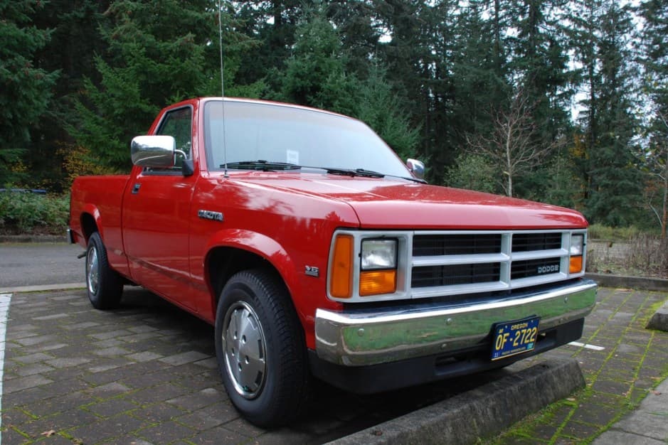 1987 Dodge Dakota (1987-1996) sold for $5,500