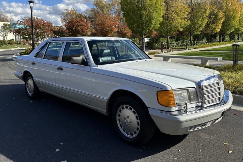 1989 Mercedes-Benz W126 S-Class sold for $9,000