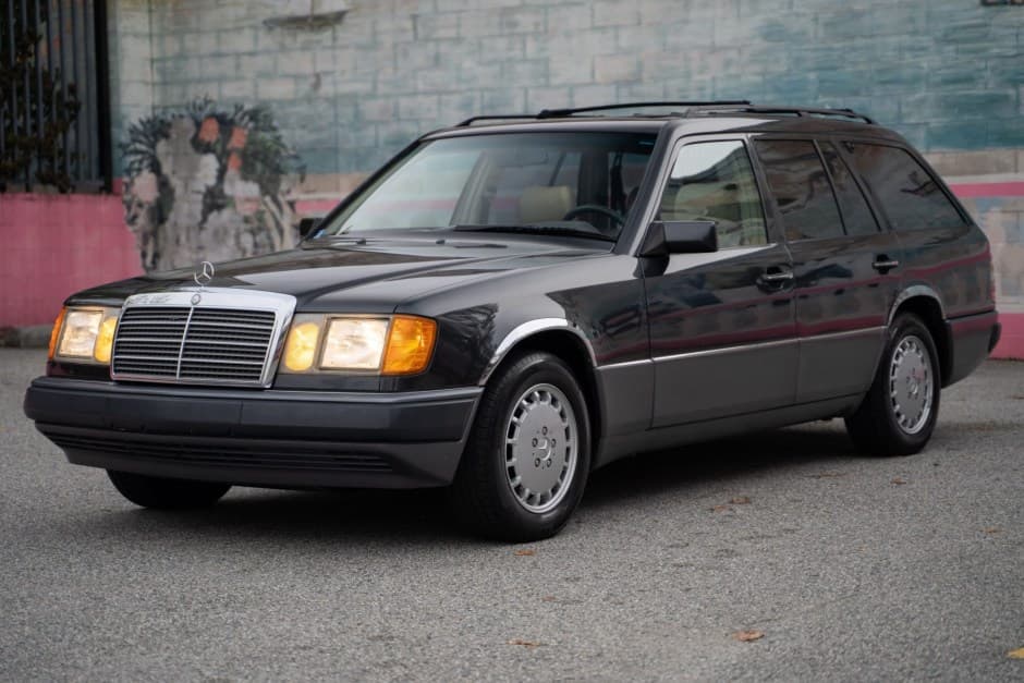 1993 Mercedes-Benz W124 E-Class sold for $17,500