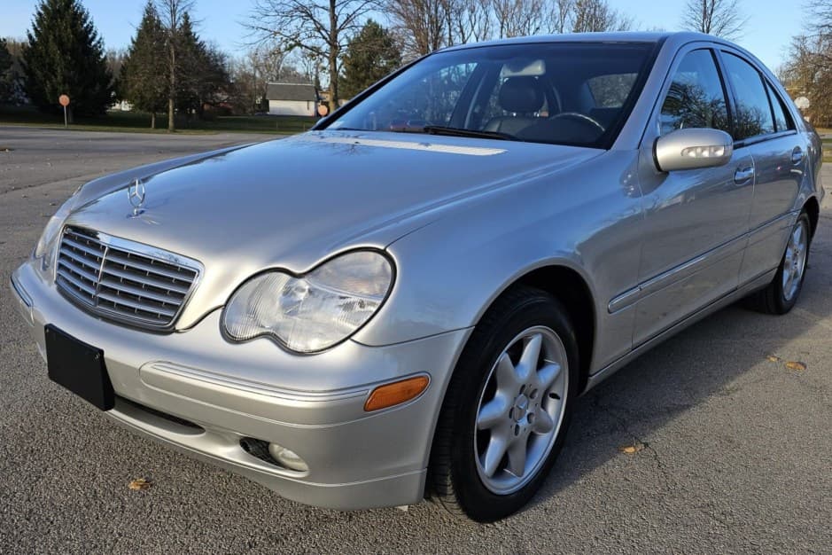 2004 Mercedes-Benz W203 C-Class sold for $6,900