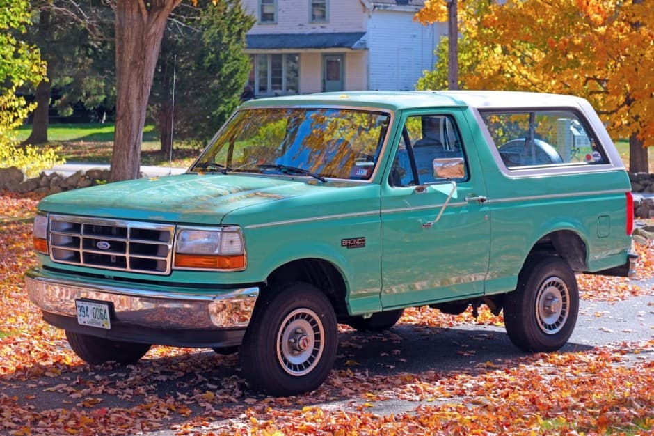 1992 Ford Bronco 4th-5th Generations 1987-1996 sold for $19,000