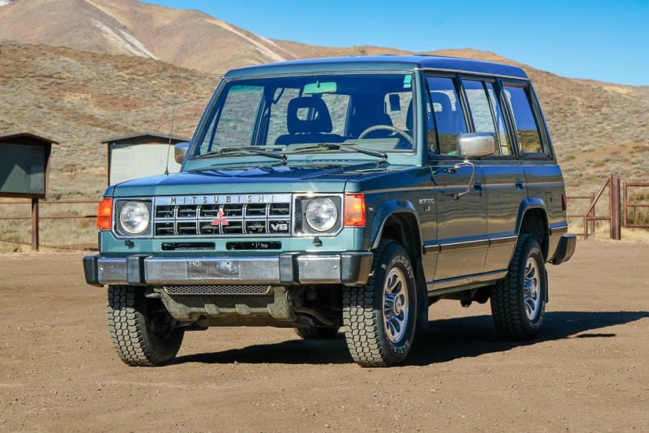 1990 Mitsubishi Pajero & Montero sold for $18,500