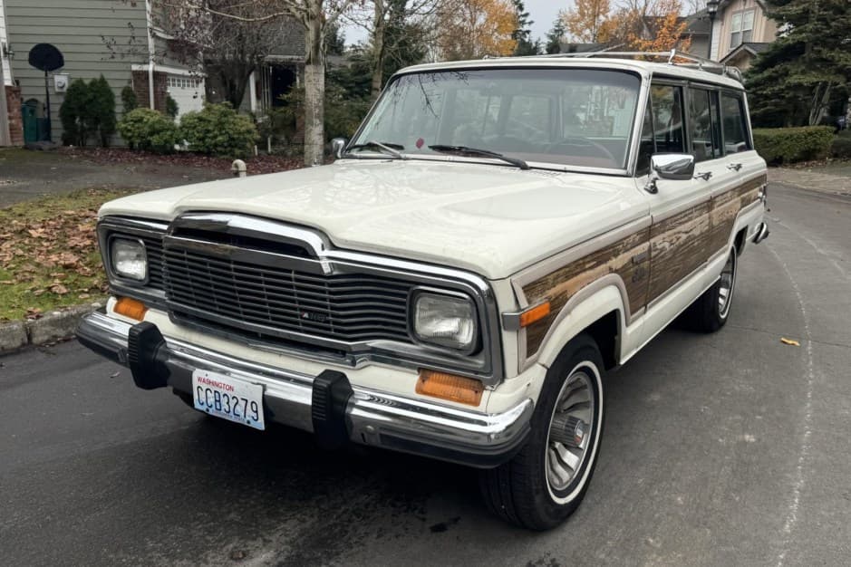 1980 Jeep SJ Grand Wagoneer sold for $14,000
