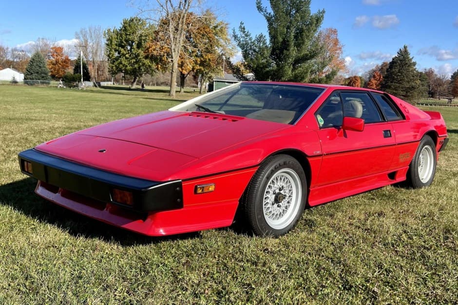 1985 Lotus Esprit sold for $30,450