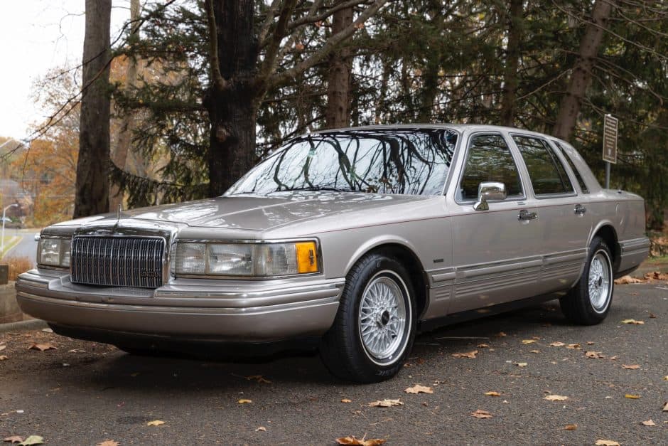 1994 Lincoln Town Car sold for $5,600