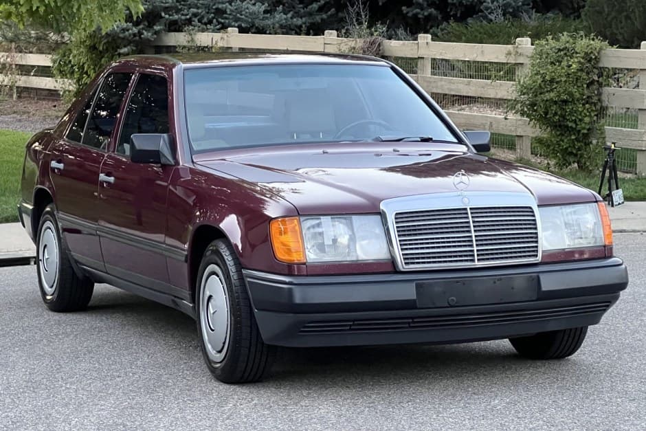1987 Mercedes-Benz W124 E-Class sold for $13,500