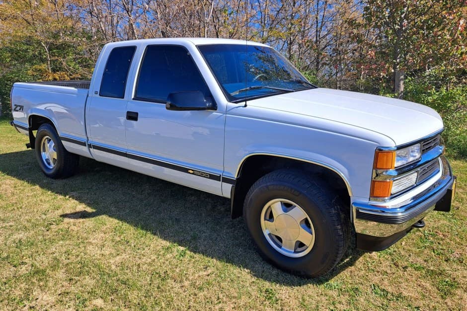 1998 Chevrolet C/K GMT400 (1988-2002) sold for $15,300