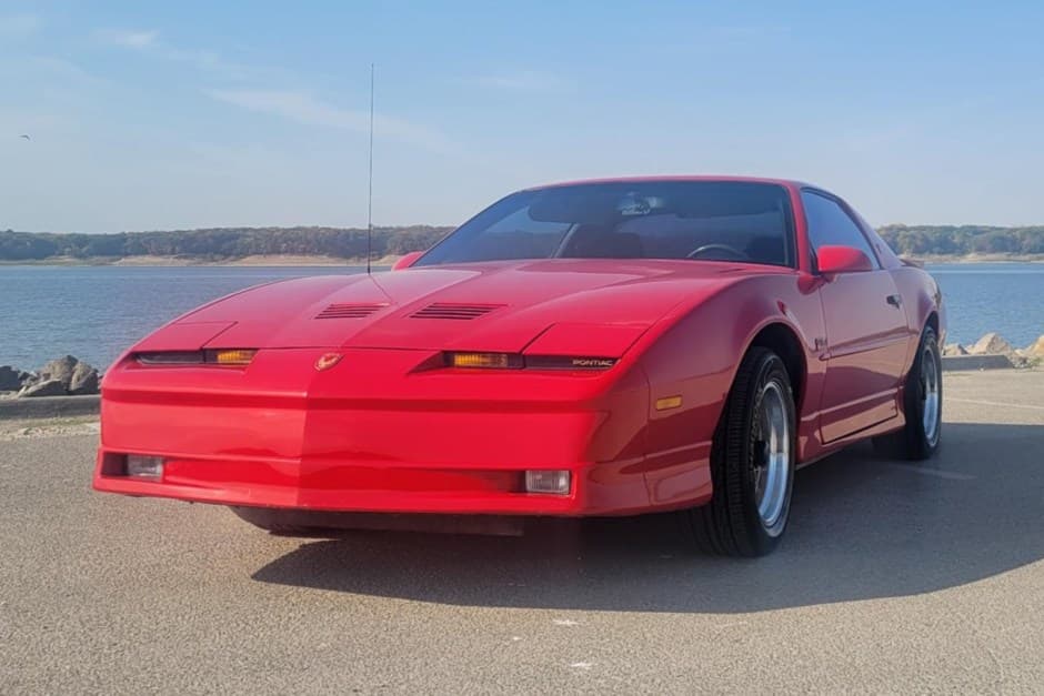 1987 Pontiac Firebird (1982-1992) sold for $11,000
