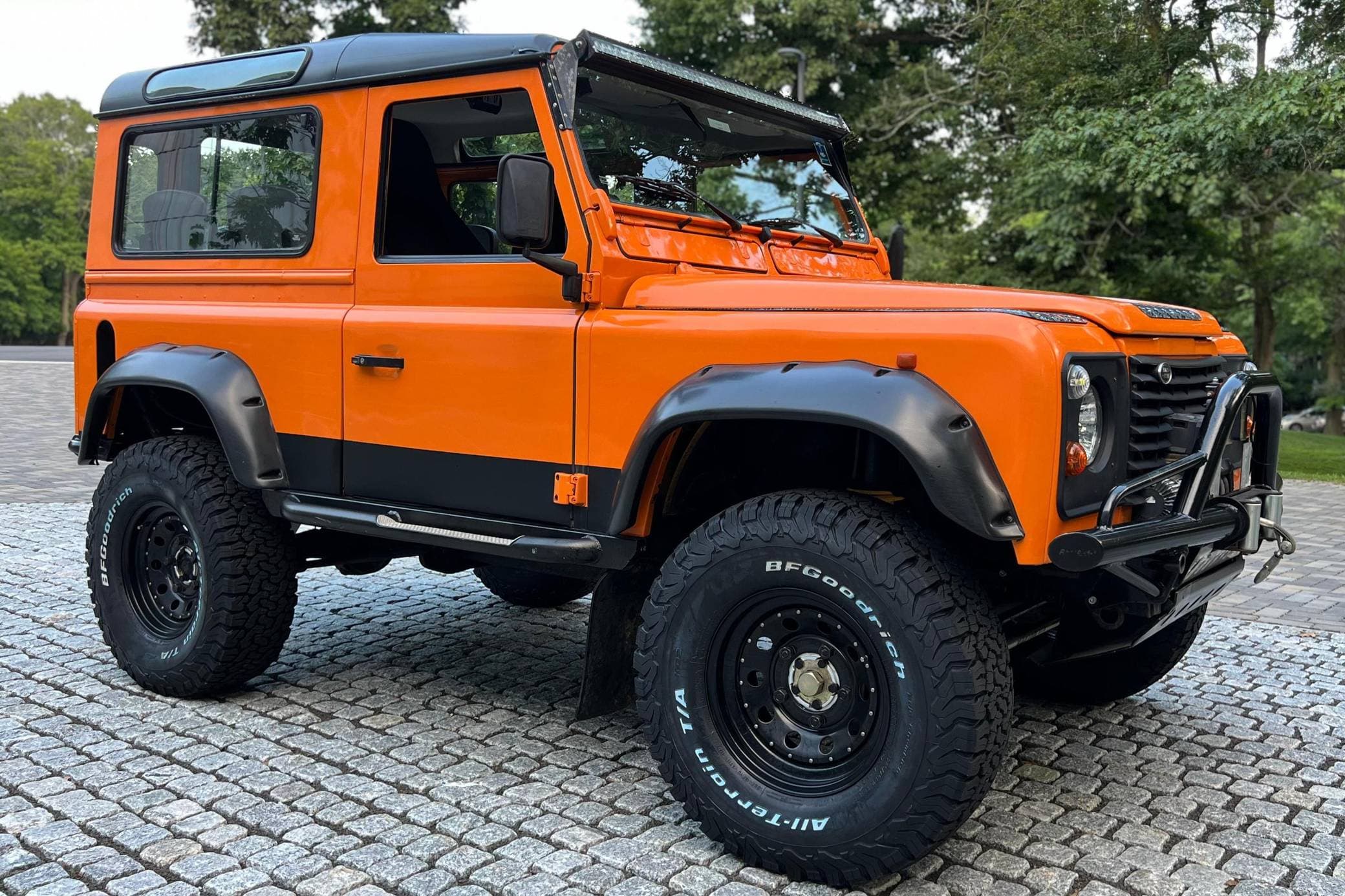 1995 Land Rover Defender sold for $28,250