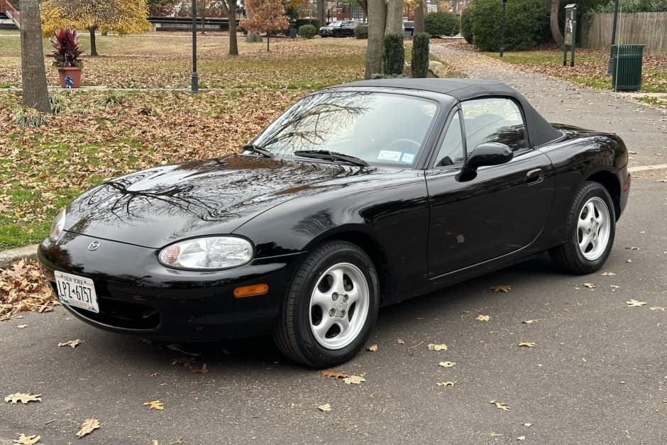 1999 Mazda NB MX-5 Miata sold for $11,000