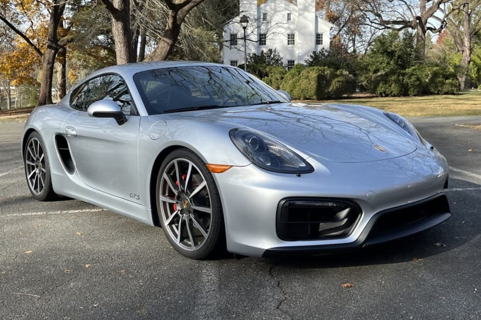2015 Porsche 981 Cayman sold for $63,500