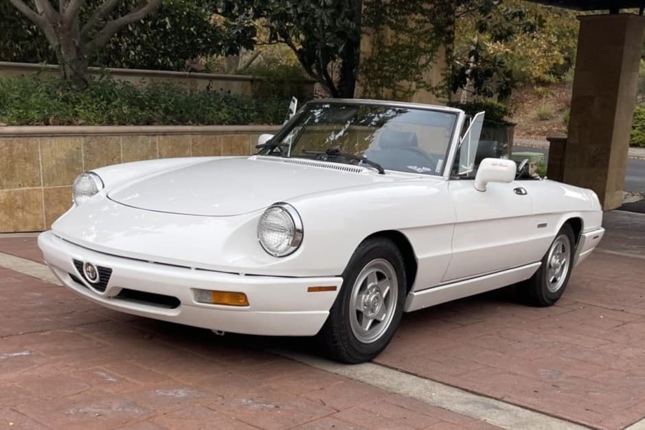 1991 Alfa Romeo 105/115 Spider Series 4 sold for $8,900