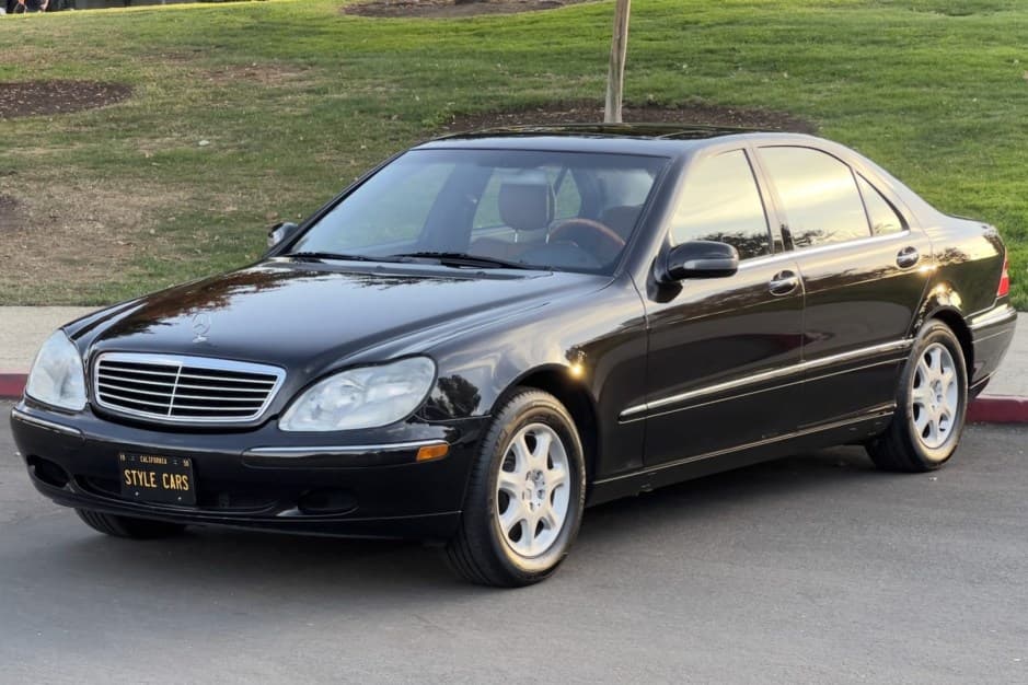 2000 Mercedes-Benz W220 S-Class sold for $10,200