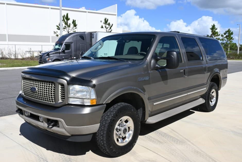 2003 Ford Excursion sold for $17,000
