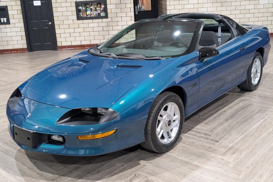 1995 Chevrolet Camaro 4th Generation 1993-2002 sold for $15,250