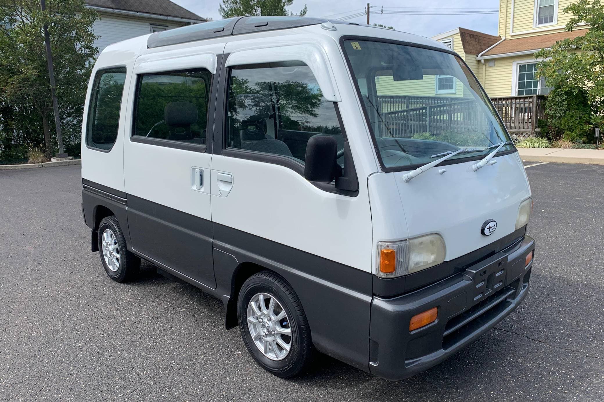 1995 Subaru Sambar sold for $7,802