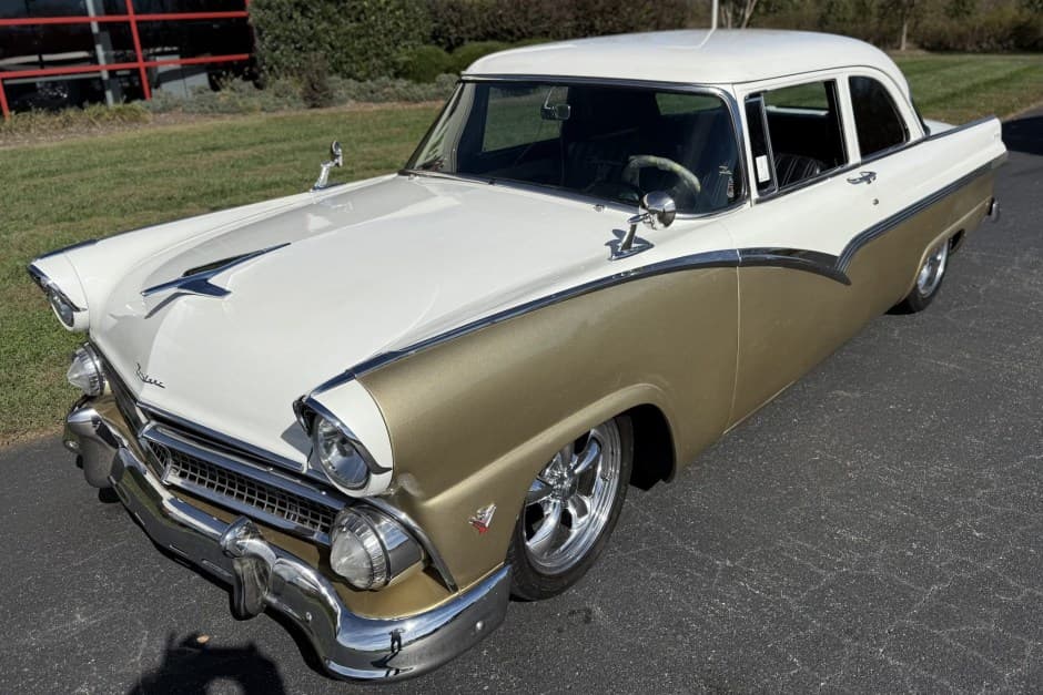 1955 Ford Fairlane sold for $19,138