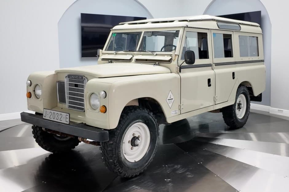 1979 Land Rover Series 109 sold for $17,000